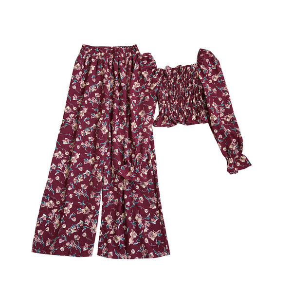 Ženski komplet sa cvjetnim motivima - iz dva dijela