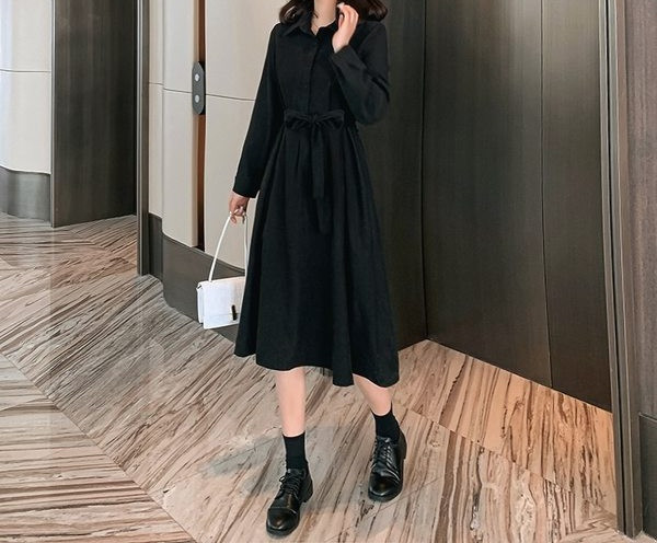 Elegantan model ženske haljine za trudnice