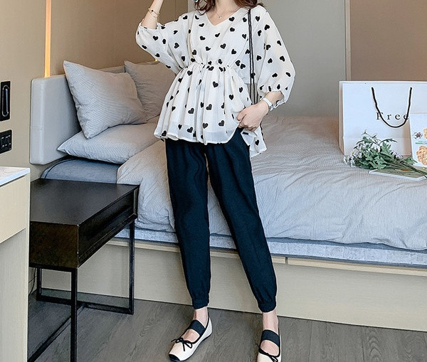 Moderan ženski komplet bluza i hlače za trudnice