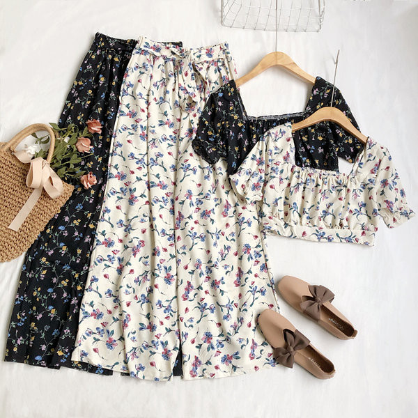 Ženski komplet iz dva dijela sa cvjetnim motivima