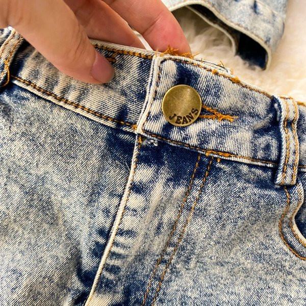 Ženski traper set u plavoj boji s gumbima