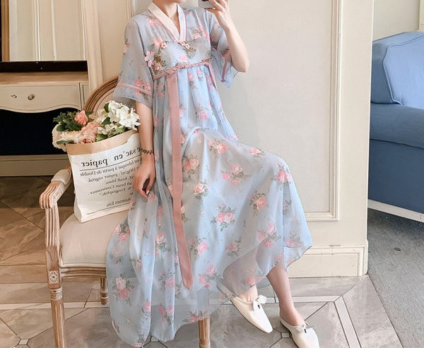 Elegantna duga ženska haljina sa cvjetnim uzorkom za trudnice