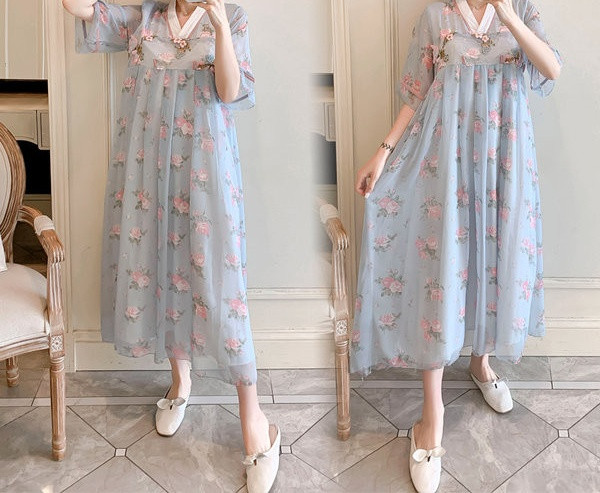 Elegantna duga ženska haljina sa cvjetnim uzorkom za trudnice