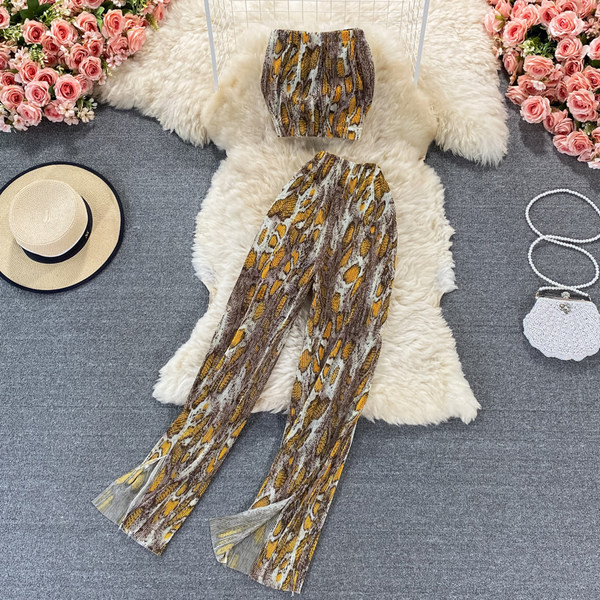 Elegantni ženski komplet s uzorkom u više boja