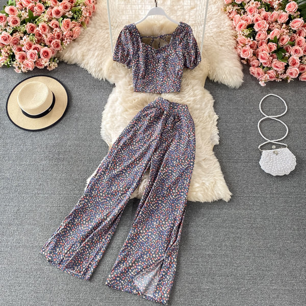 Elegantan dvodijelni komplet s prorezima i kratkim rukavima