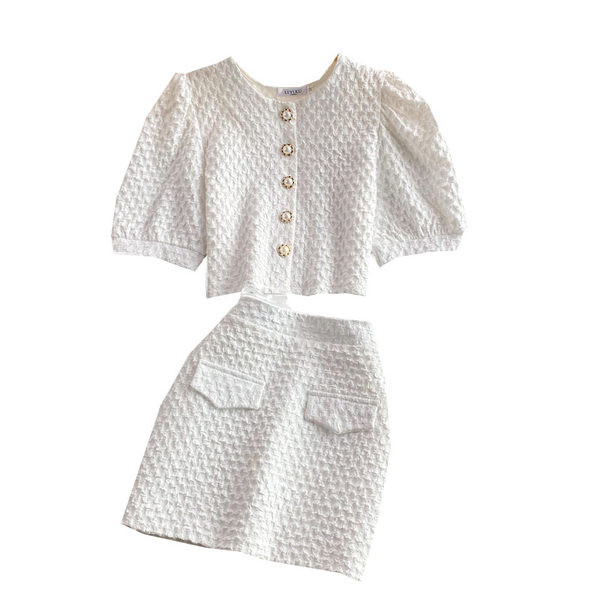 Ženski komplet u beloj boji iz dva dela