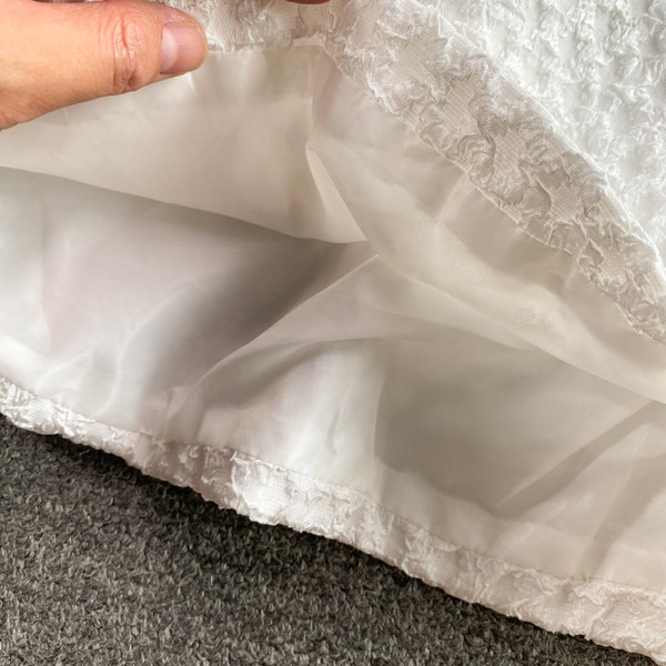 Ženski komplet u beloj boji iz dva dela