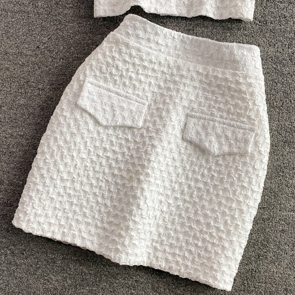 Ženski komplet u beloj boji iz dva dela