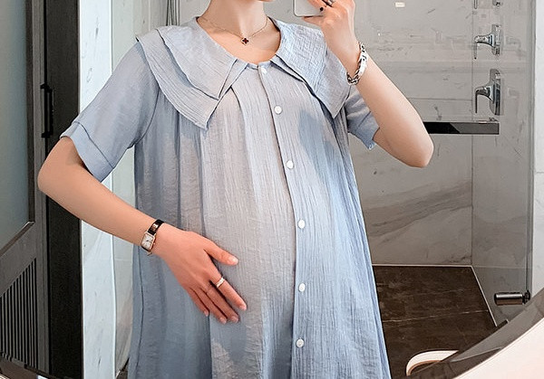 Moderna ženska kratka haljina s gumbima za trudnice