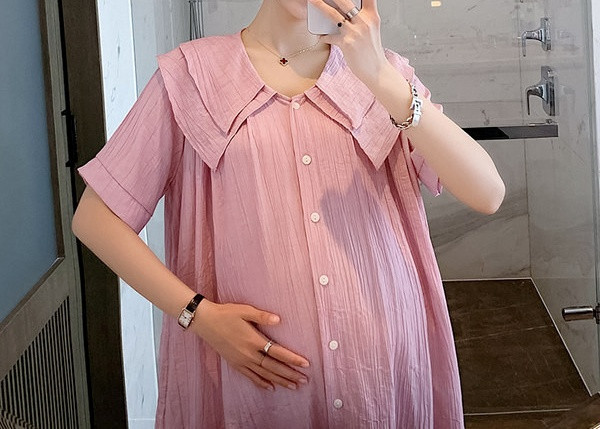 Moderna ženska kratka haljina s gumbima za trudnice