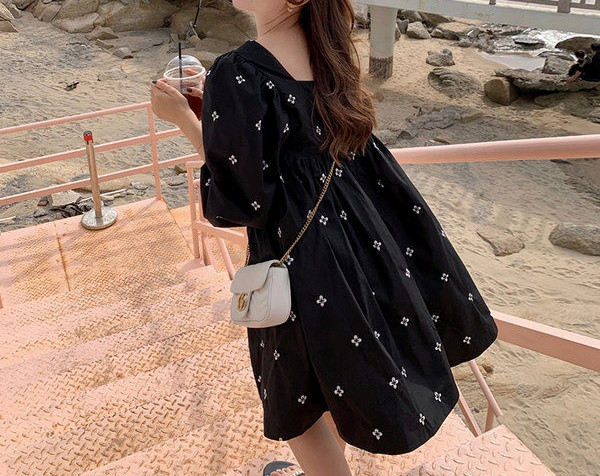 Moderan ženski model kratke haljine za trudnice