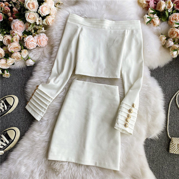 Moderan ženski komplet s patentnim zatvaračem i gumbima