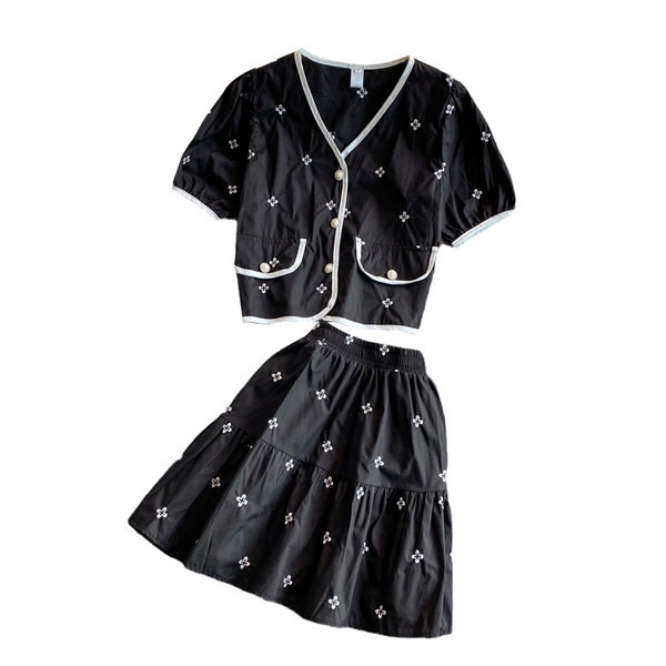 Ženski svakodnevni set sa vezom u tri boje