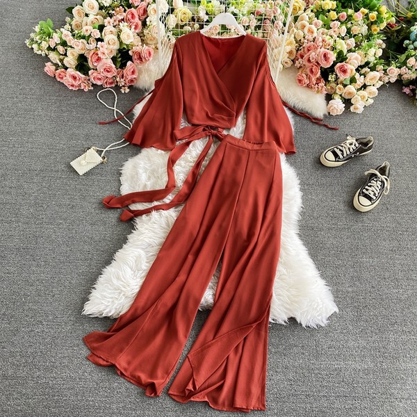 Proljetni ženski komplet iz dva dijela - bluza i duge hlače