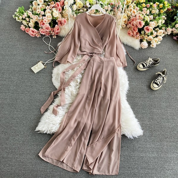 Proljetni ženski komplet iz dva dijela - bluza i duge hlače