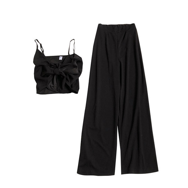 Aktualan ženski komplet iz dva dijela - majica bez rukava i hlače