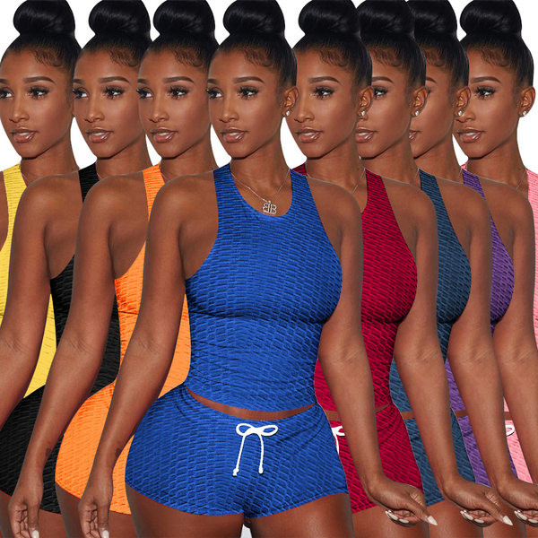 Moderan ženski sportski i casual set s majicom bez rukava i kratkim hlačama