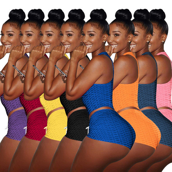 Moderan ženski sportski i casual set s majicom bez rukava i kratkim hlačama