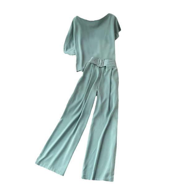 Novi model ženskog kompleta sa remenom i visokim strukom