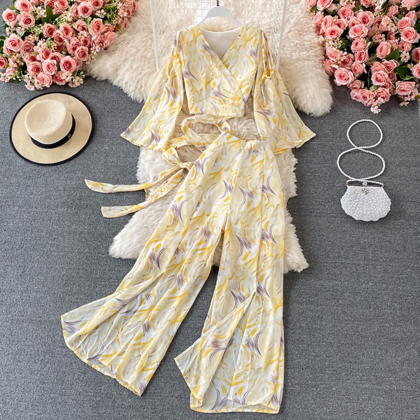 Ženski komplet s vezicama i uzorkom u boji