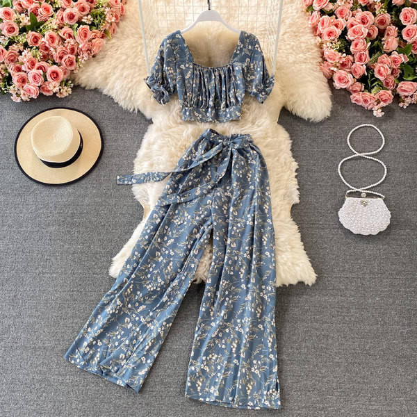 Ljetni ženski komplet s cvjetnim uzorkom i kravatama