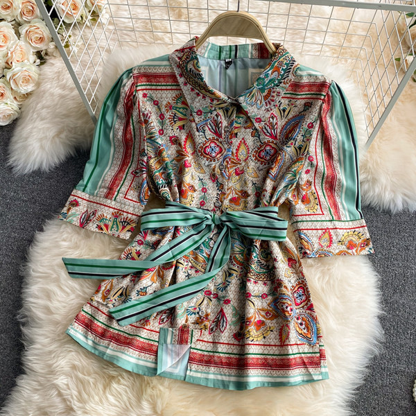 Novi model ženskog kompleta sa uzorkom u boji