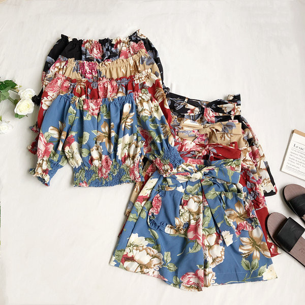 Ženski moderan dvodijelni komplet sa cvjetnim motivima