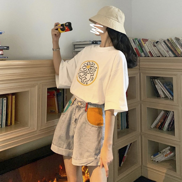 Ležeran ženski komplet kratkih traperica i majice