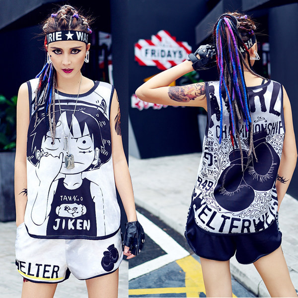 Novi model ženskog kompleta sa aplikacijom u boji