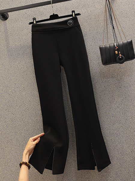 Novi model ženskog kompleta pantalona i košulje