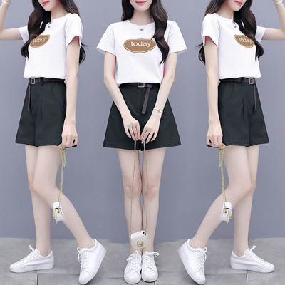 Καλοκαιρινό σετ για γυναίκες - μπλουζάκι και σορτς