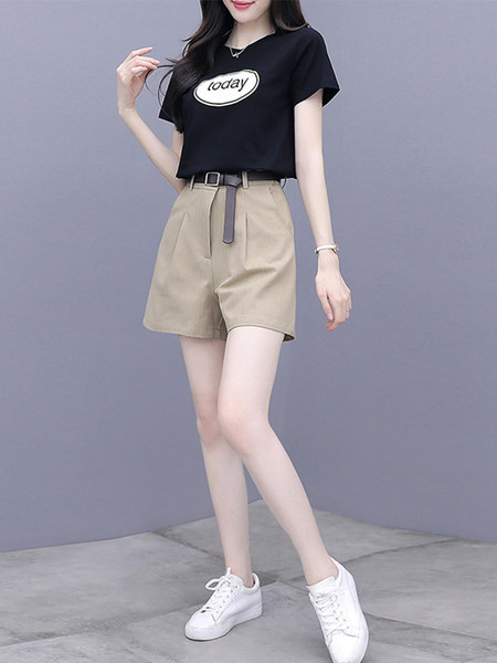 Καλοκαιρινό σετ για γυναίκες - μπλουζάκι και σορτς