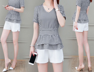 Μοντέρνα γυναικεία σετ από δύο μέρη-μπλούζα και σορτς