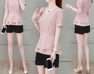 Μοντέρνα γυναικεία σετ από δύο μέρη-μπλούζα και σορτς