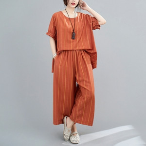 Γυναικείο σετ μοντέλο σε διάφορα χρώματα