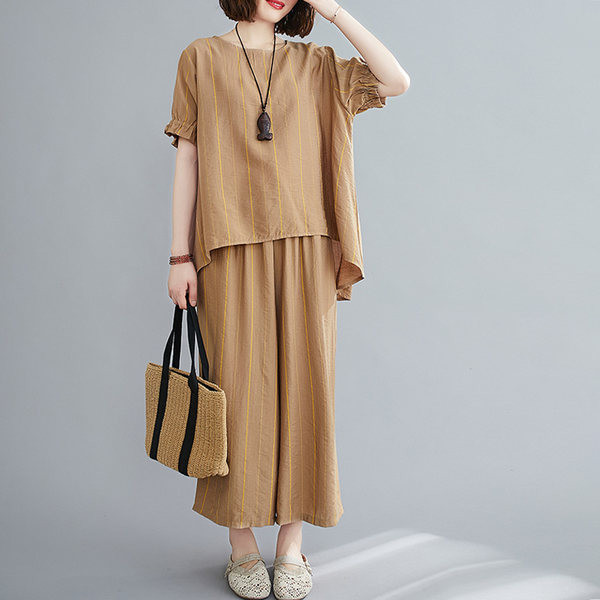 Γυναικείο σετ μοντέλο σε διάφορα χρώματα