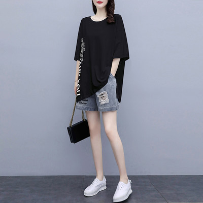 Καλοκαιρινό  γυναικείο casual σετ με φαρδιά μπλουζάκι και σορτς