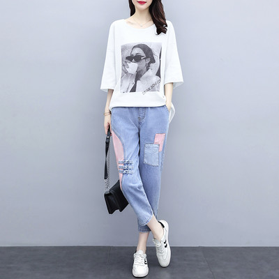 Casual γυναικείο σετ μπλουζάκι και τζιν με μήκος 7/8