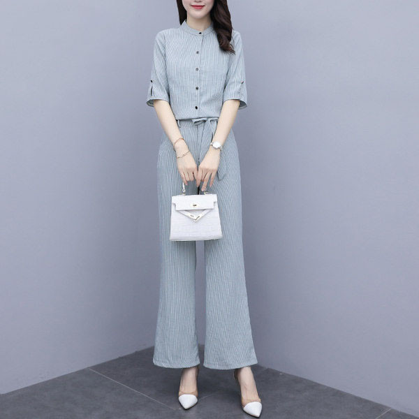 Μοντέρνο γυναικείο σετ -  μπλουζάκι και παντελόνια