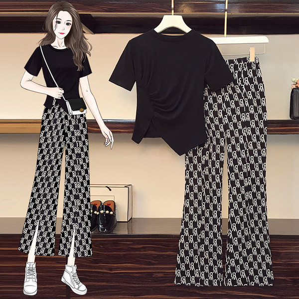 Γυναικείο μοντέρνο σετ παντελόνι και μπλουζάκι