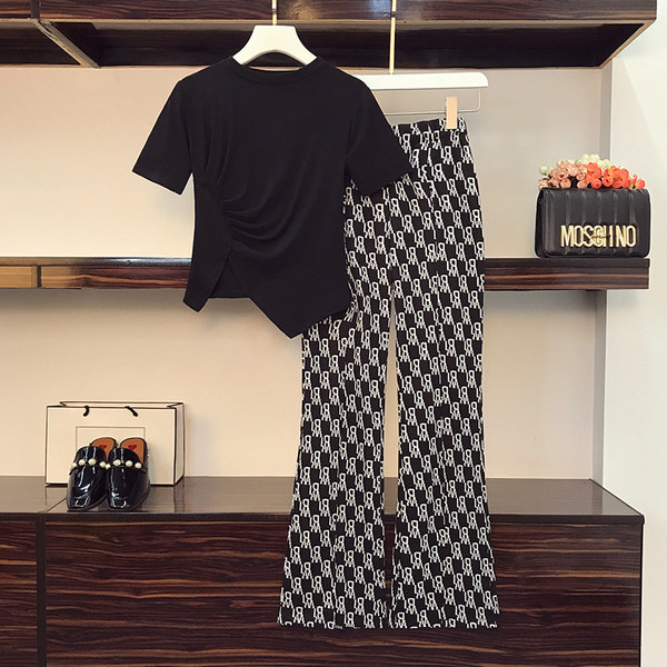 Γυναικείο μοντέρνο σετ παντελόνι και μπλουζάκι