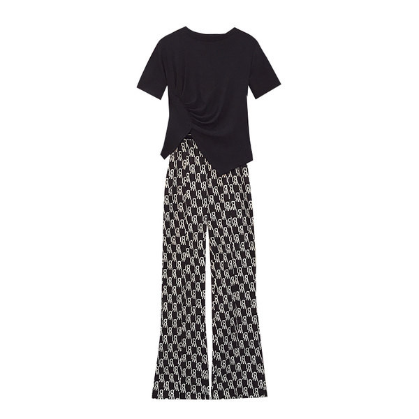 Γυναικείο μοντέρνο σετ παντελόνι και μπλουζάκι
