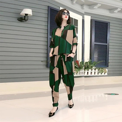 Γυναικείο σετ με λαιμόκοψη - δύο μέρη