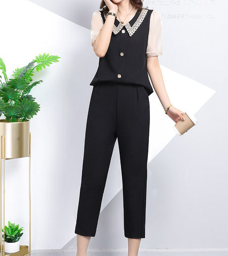 Sieviešu komplekts no divām daļām ar pogām