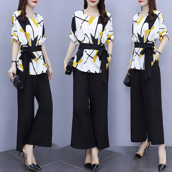 Κομψό σετ δύο μέρη με κορδέλα και οβάλ λαιμόκοψη