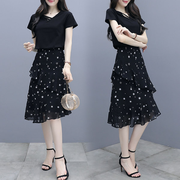 Novi model ženskog kompleta - dvodijelni u crnoj boji