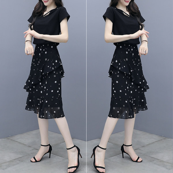 Novi model ženskog kompleta - dvodijelni u crnoj boji