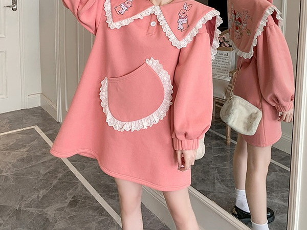 Moderna ženska haljina s vezom za trudnice