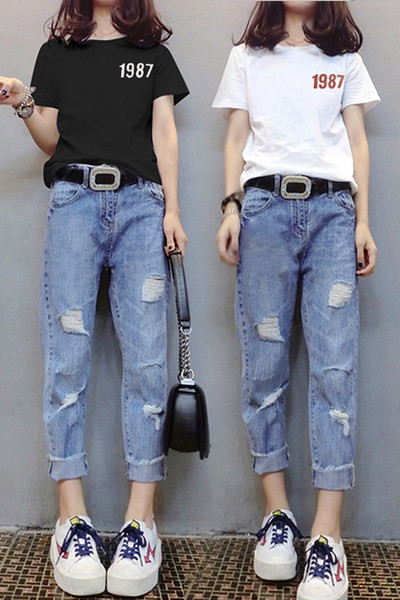 Moderan ženski komplet traperica i majice