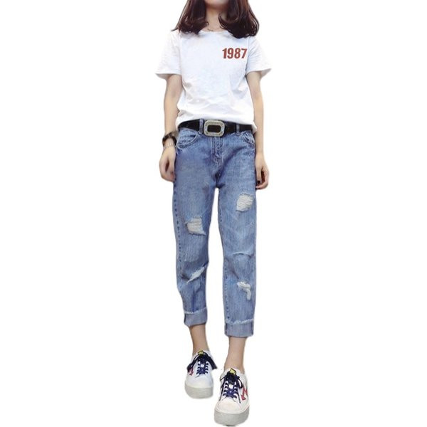 Moderan ženski komplet traperica i majice